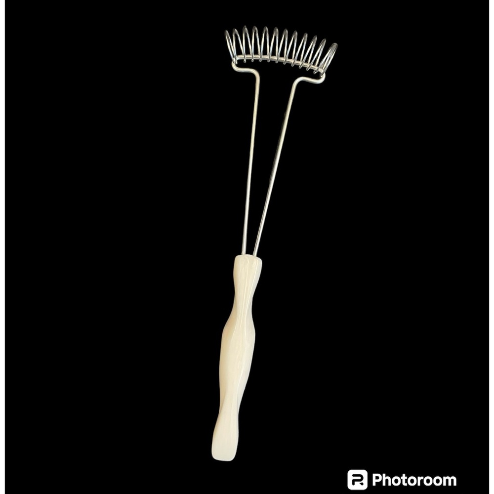 CUTCO pearl white wire whisk